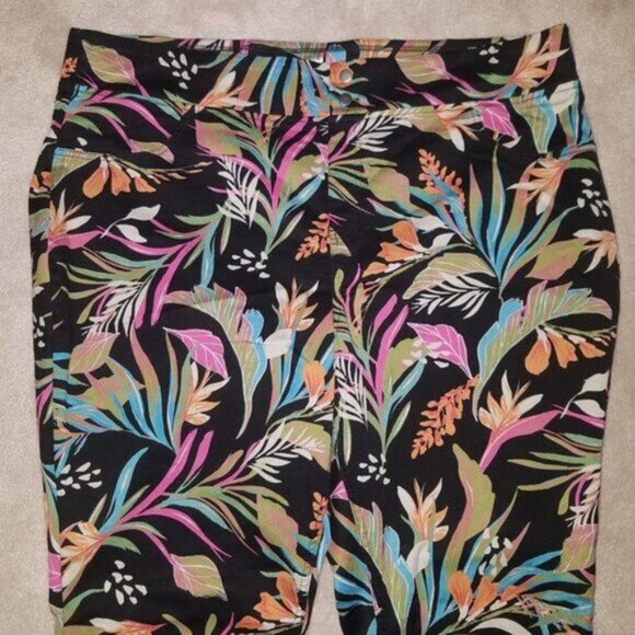NWT Terra & Sky Tropical Pull-On Jeggings 3X 24W-26W Black Floral Elastic Waist - Picture 2 of 10
